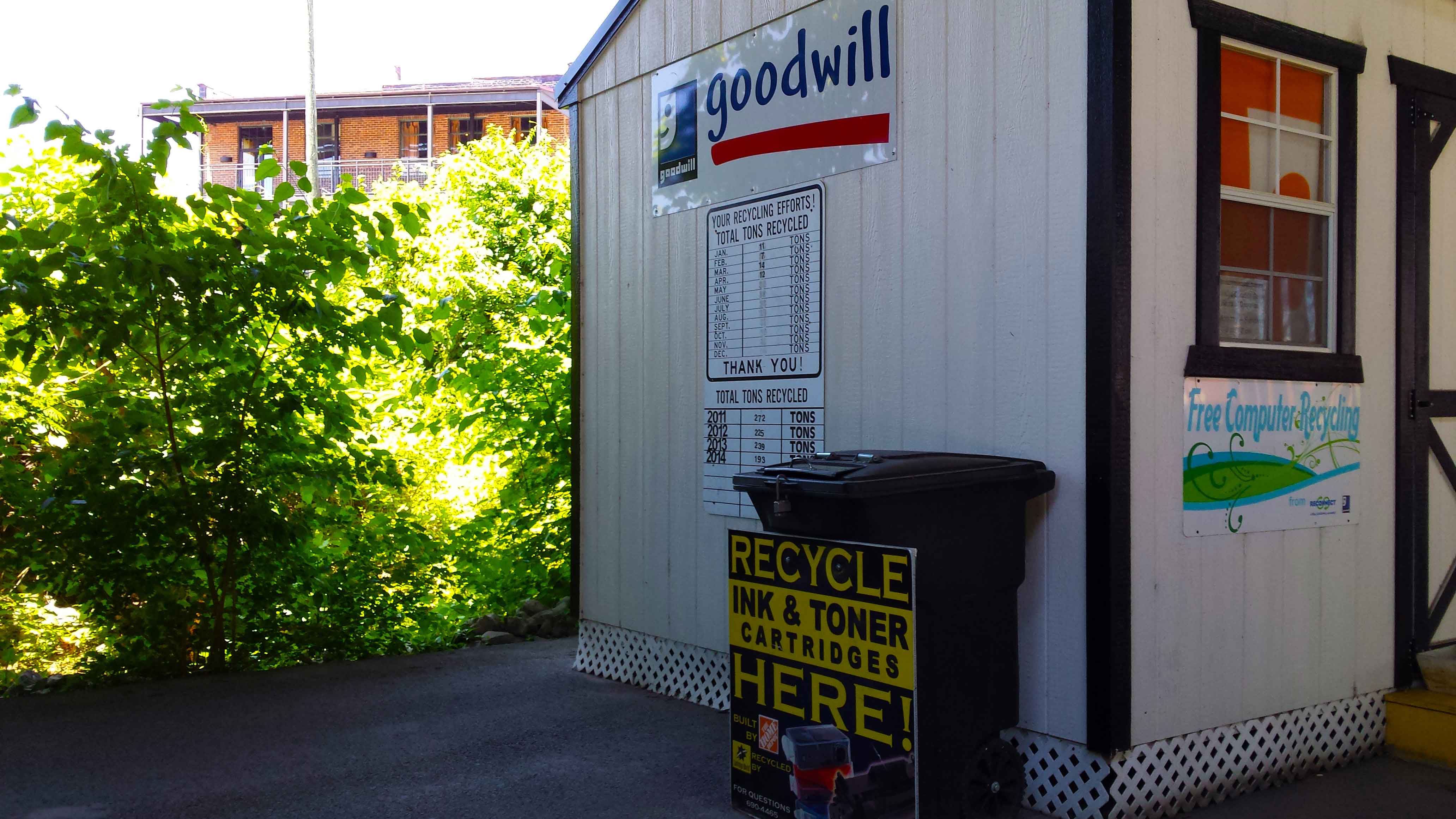 Downtown-Goodwill-Drop-Off-052315